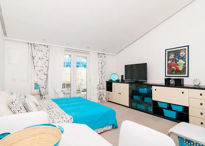 Carmen & Tosca -studio With Patio