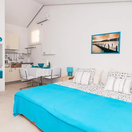Carmen & Tosca -studio With Patio Apartment *